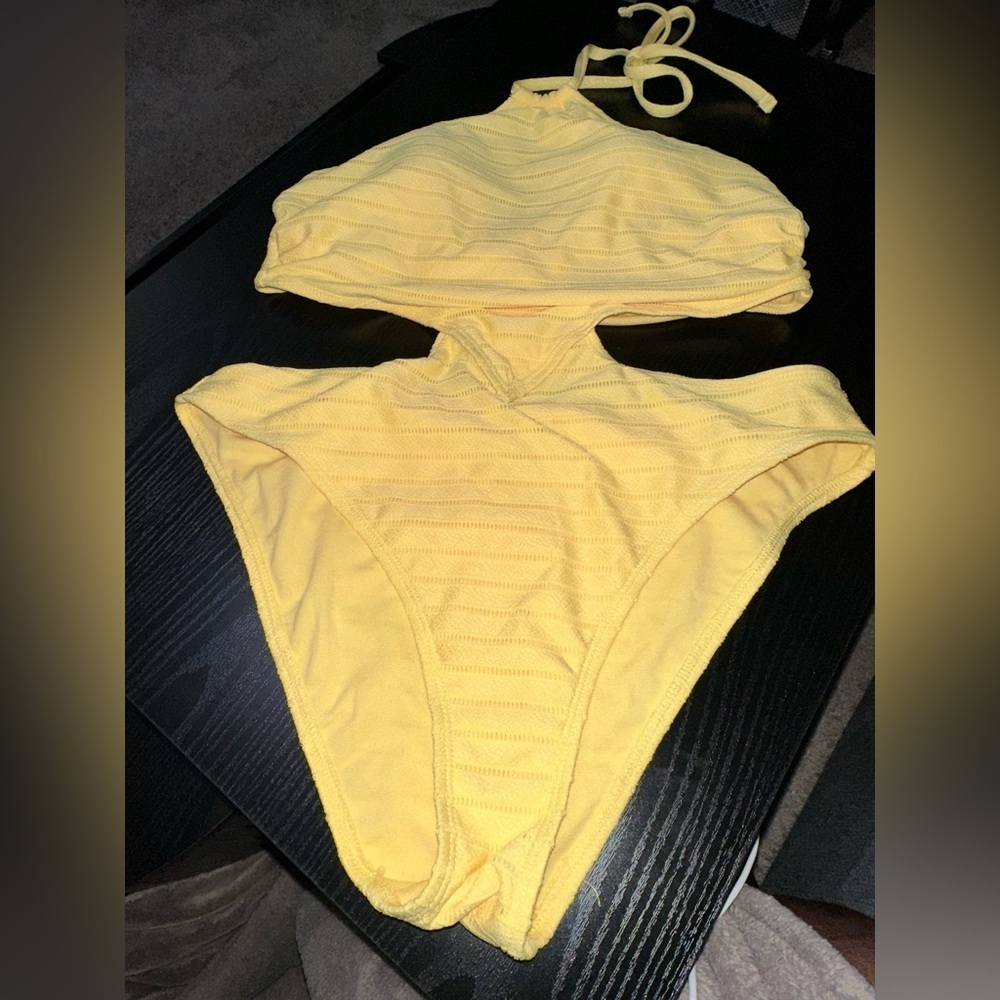 BluC Yellow Monokini Swimsuit â NWT â Size Large - Womenâs - Picture 2 of 5